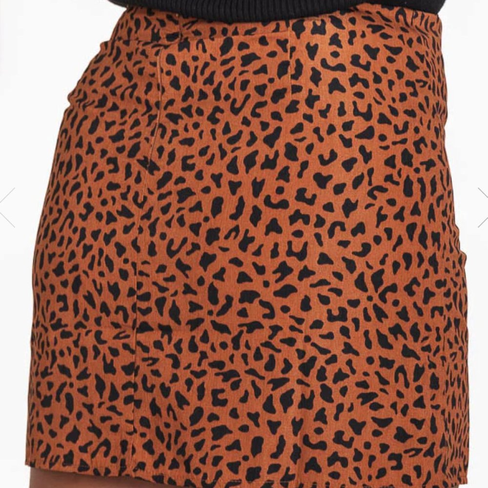 BNWOT Pink Lily Brand Down Every Road Leopard Print Side Slit Skirt